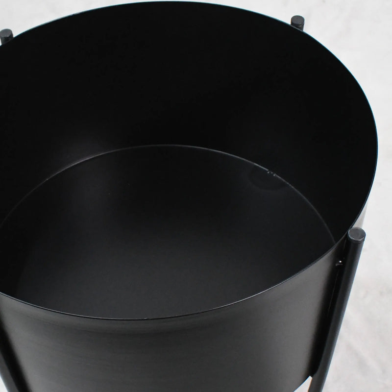 Cargue la imagen en el visor de la galería, Macetero aluminio redondo negro A10105B CasaEaster