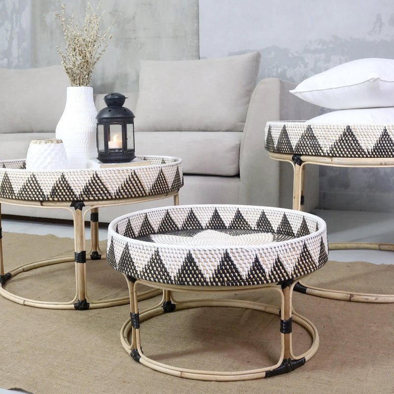 Cargue la imagen en el visor de la galería, Mesa De Centro Circular de Rattan Color Blanco-Negro Juego de 3pz NANA-304840 CasaEaster