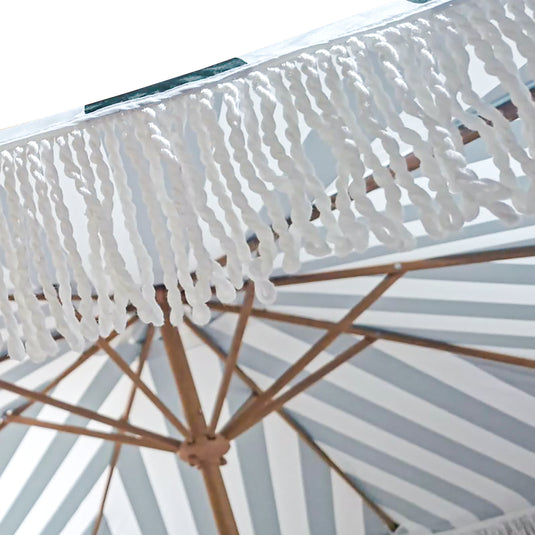 Sombrilla estilo Rayas y Borlas, STRIPE & TASSELS, color Verde con blanco - 19-0413TPG